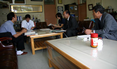 �b������