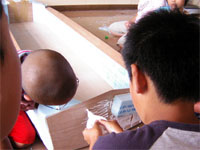 �{���h���ʂ�l�q�����߂�q