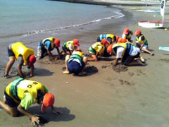 ���l�ŗV��