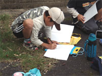 ����R�[�i�[�Ń��������l�q