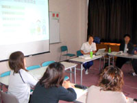 �Z�~�i�[�̗l�q