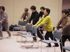 �֎q�̔w�������͂�ŃX�g���b�`