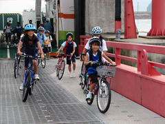 �t�F���[����~���Q���ҁ@�擪�͍���̍ŔN���ҁ@���w�P�N���̑叼�Ԕ��؂����