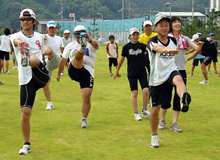 ��������₨�ꂳ�������΂��ă����j���O�̂��߂̃X�g���b�`��h�������K�̗l�q