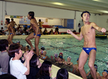 �g���g���B���ڂ̑O�Ń_���X