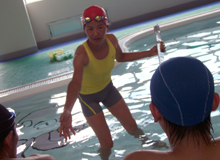 �Q�n�����a���C�m�Z���^�[�A�A�N�A��C���X�g���N�^�[�̕x�ˁ@�����q����