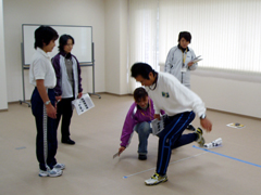 ���Z�u�K�̗l�q�u�ő������i�܂����́j�v�̑�������w�ԎQ����