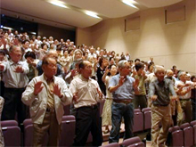 ����Ђ΂肳��́u��̗���̂悤�Ɂv�ɍ��킹�đ��Ɍ������Ă��܂�