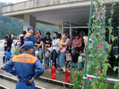 ���Ί�̐������󂯂�Q���҂���