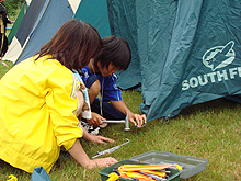 �e�q�͂����킹�č�Ƃ��i�݂܂��I