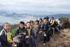 �O���[���A�h�x���`���[�̗l�q