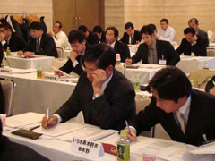 �ӔC�҉�c�̗l�q