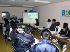 �u�w���Ҏ��H�Z�~�i�[�v�@�u�`�̗l�q