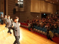 �u���Ɍ��@��̗���̂悤�Ɂv