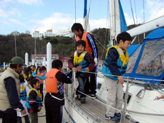 �̌������