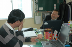 �C�m�Z���^�[�œ����F����