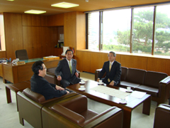 �b������