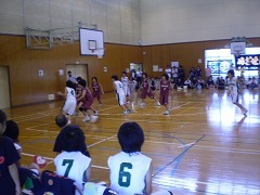 �������i