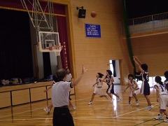 �������i