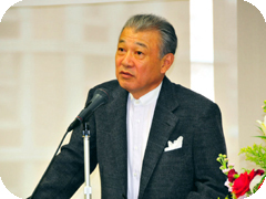 ���{���c ���� �z���