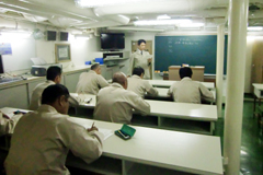 ���D���C