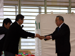 �F��؂Ɗ�ޖژ^�𑡒�