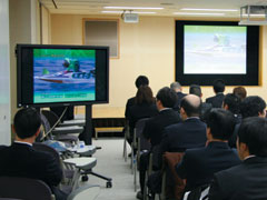 �{�[�g���[�X�̉f������f