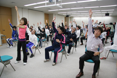 �ʐ^�F�y���݂Ȃ���w�񂾃`�F�A�G�N�T�T�C�Y