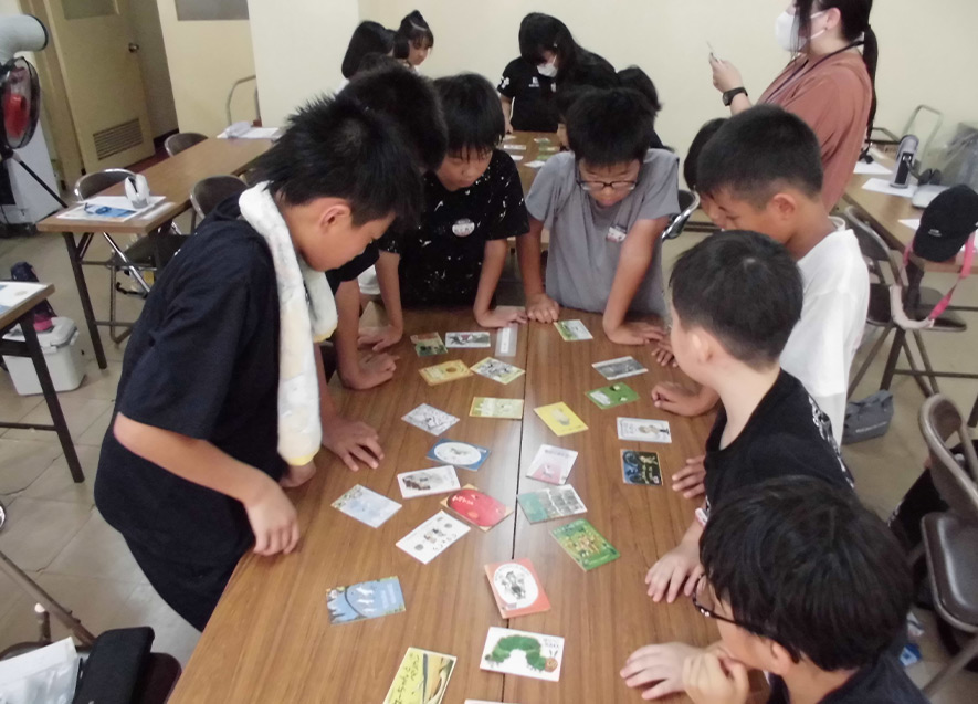 冒頭の文で何の本かを当てる読書かるた！