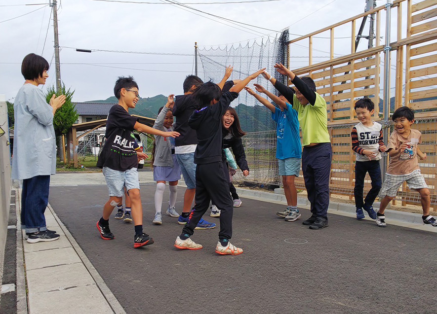 アーチを作ってお出迎え