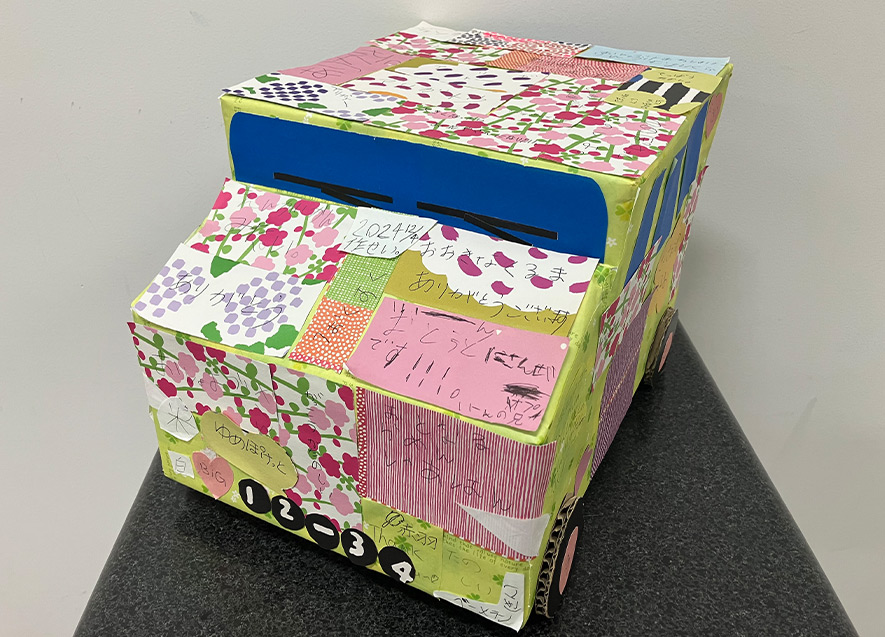子どもたちがB&Ｇ財団に贈った手作りの送迎車