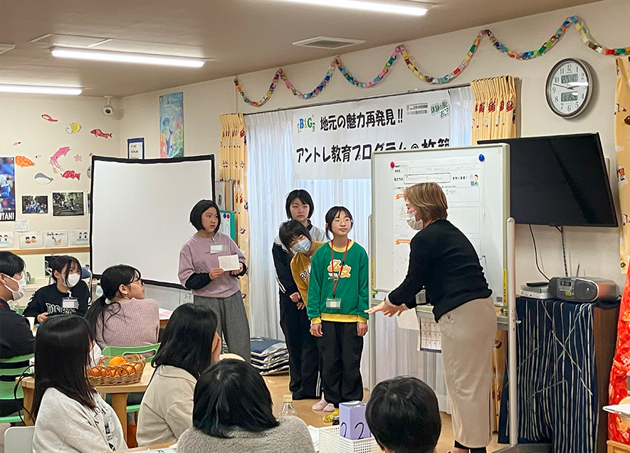 考案した商品の発表と、農家さんからの講評