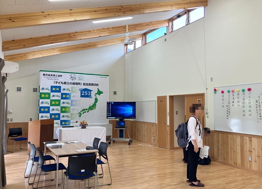 天井が高く開放的なメインスペース