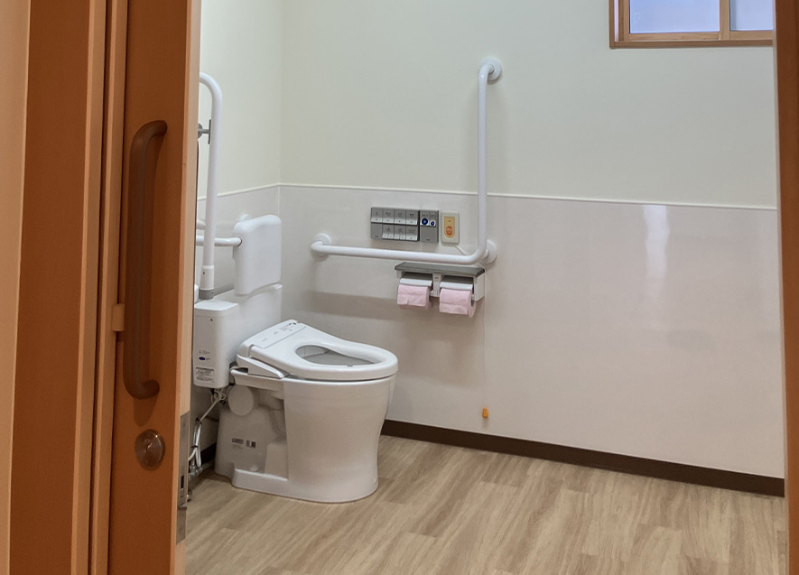  
												バリアフリートイレも備える