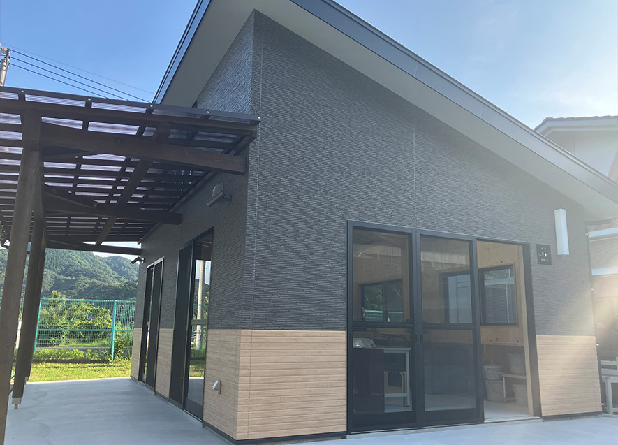 増築された工房（外観）