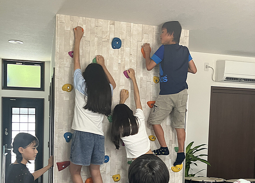 ボルダリングウォールも設置されている