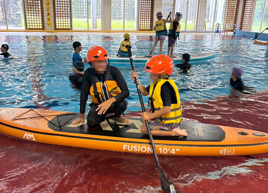 まずは座って練習