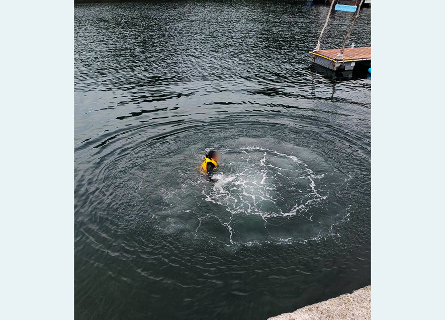 ライフジャケットつけてダイブ！