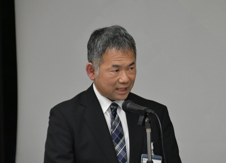 江戸川区のひきこもり支援を発表する髙橋徹成課長