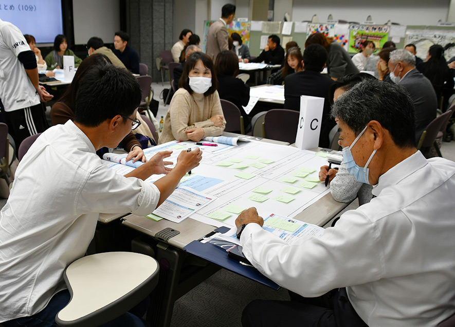 活発に議論する参加者たち