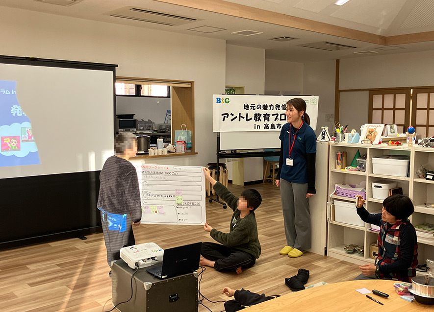 最後は考えたCMの内容を全体へ発表