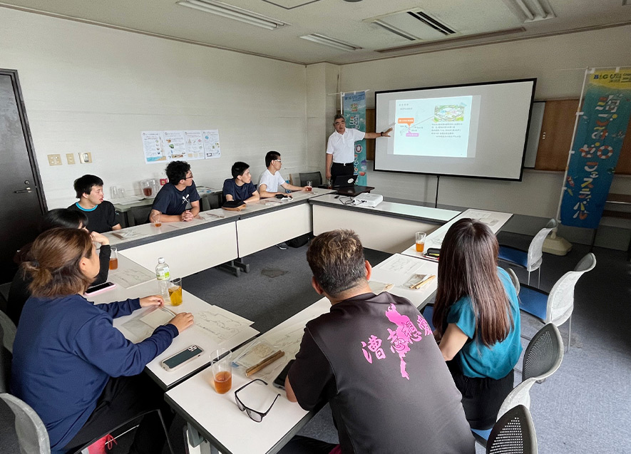 秋は株式会社コクヨ工場滋賀から講師を招き、ヨシの重要性について学んだ