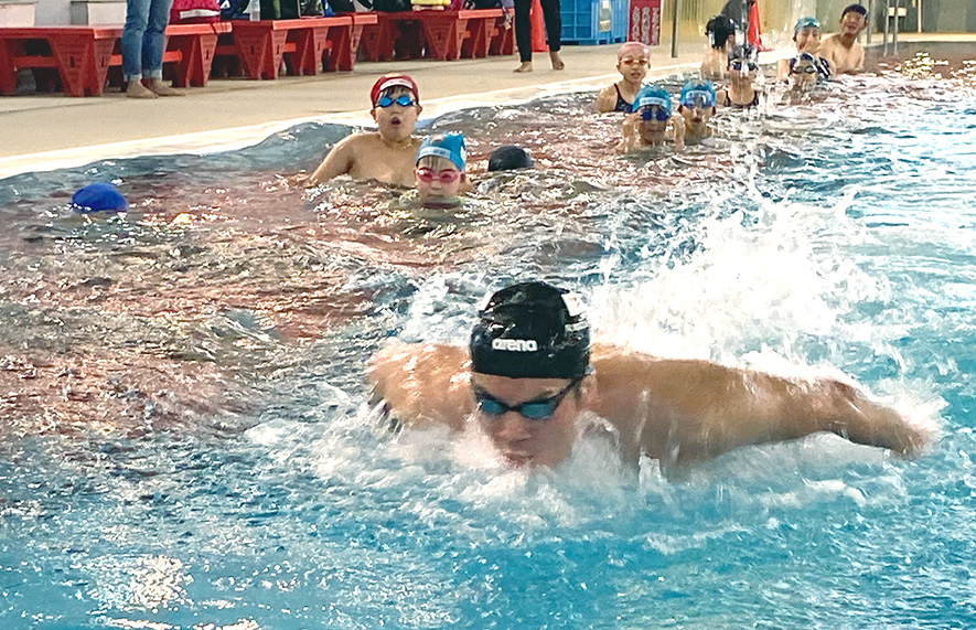 水沼選手バタフライ実技披露
                                