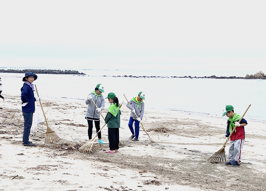 海岸清掃の様子