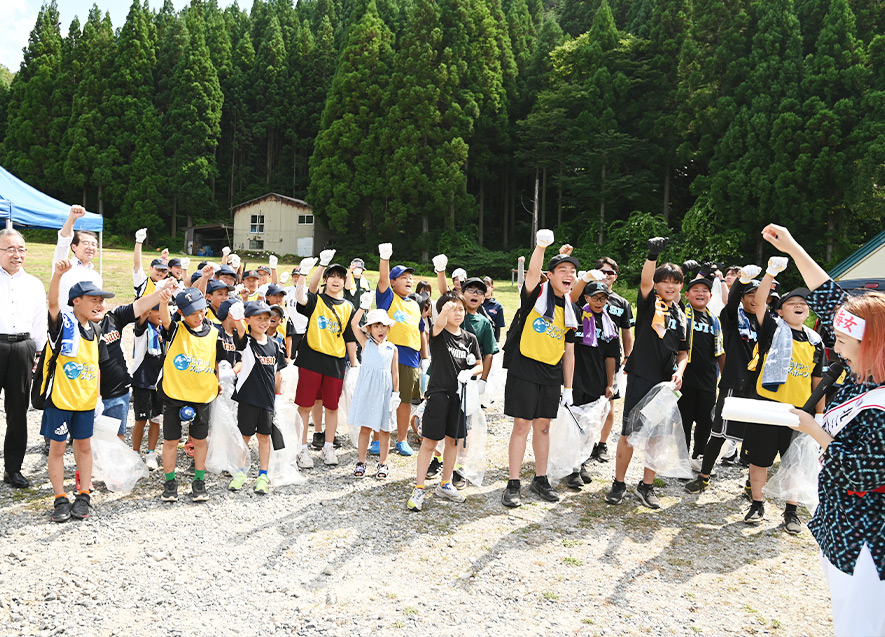 ごみ拾いはスポーツだ！のかけ声でスタート！