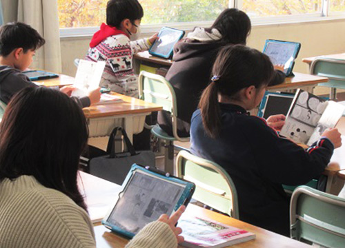 偉人マンガを活用した学校授業の様子（西尾市）
それぞれの生徒が「弥助さん」が「すごい！」と思った場面を発表