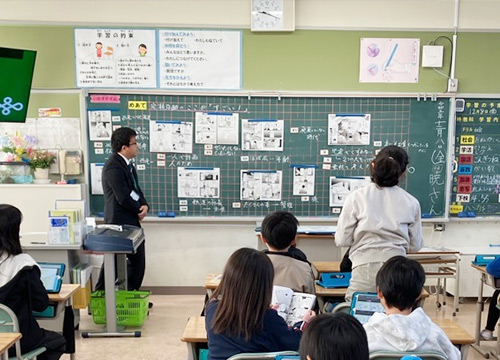 偉人マンガを活用した学校授業の様子（西尾市）
それぞれの生徒が「弥助さん」が「すごい！」と思った場面を発表