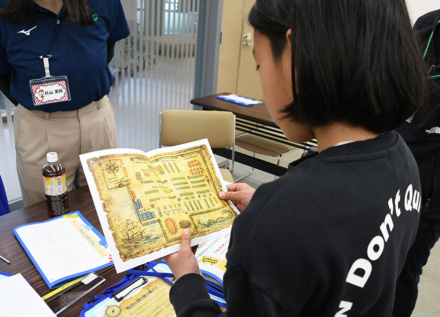 宝箱の中からは、次につながる図書館の地図が