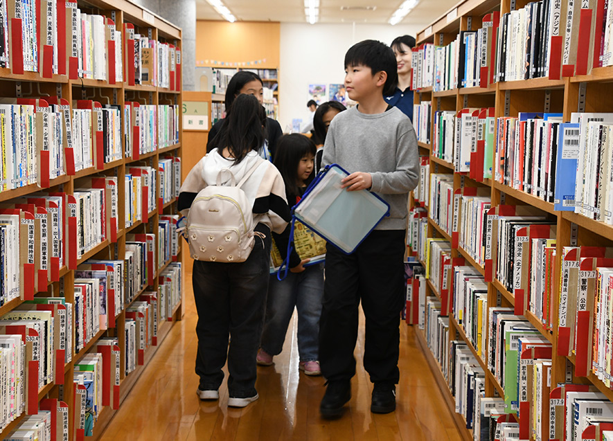 図書館内を探索