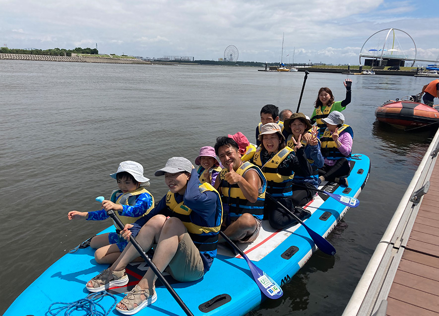 安定感抜群のメガSUPに乗って出発♪